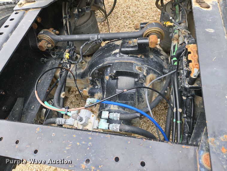 image for item EJ7481 2017 Volvo VNL semi truck