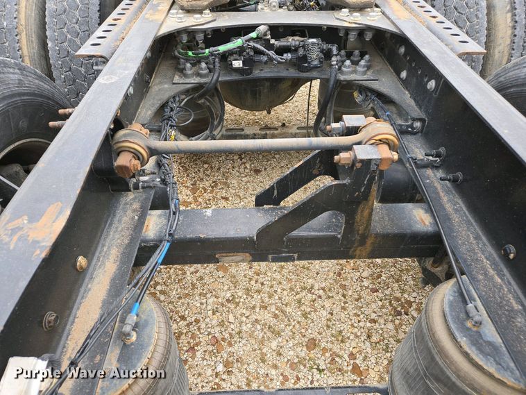 image for item EJ7481 2017 Volvo VNL semi truck