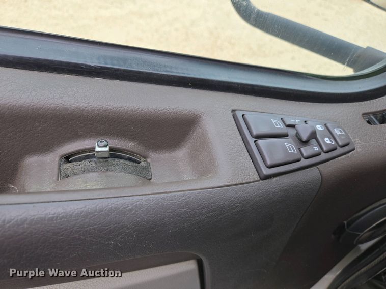 image for item EJ7481 2017 Volvo VNL semi truck