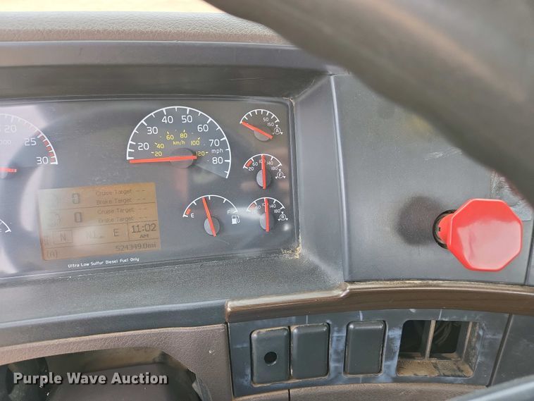 image for item EJ7481 2017 Volvo VNL semi truck