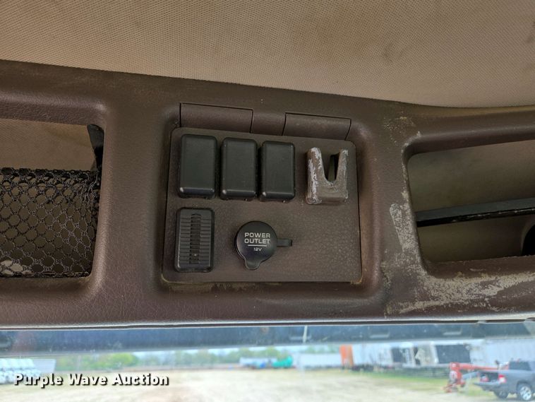 image for item EJ7481 2017 Volvo VNL semi truck