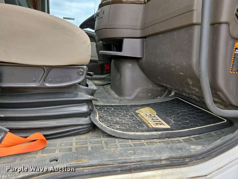 image for item EJ7481 2017 Volvo VNL semi truck