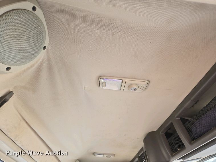 image for item EJ7481 2017 Volvo VNL semi truck