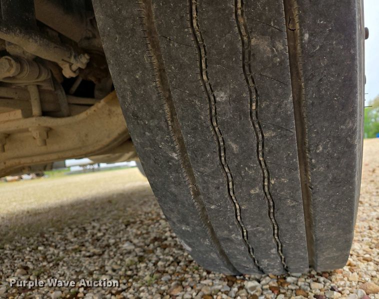 image for item EJ7481 2017 Volvo VNL semi truck