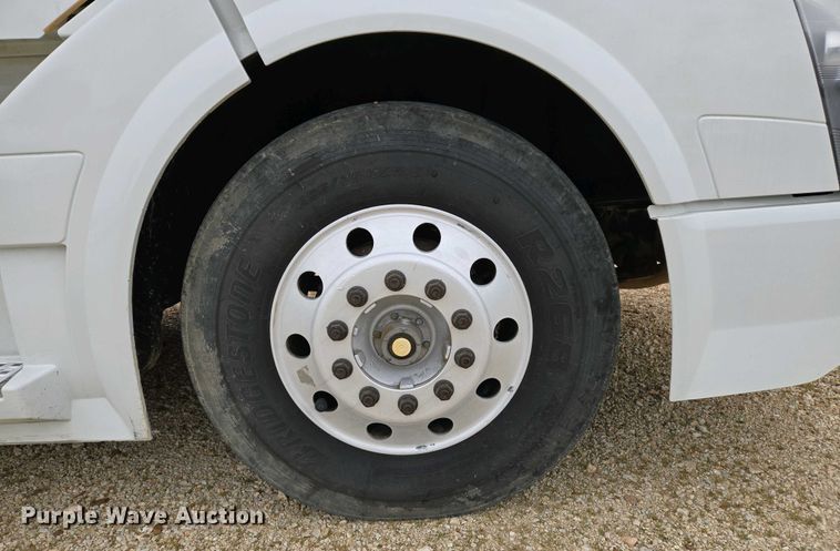 image for item EJ7481 2017 Volvo VNL semi truck