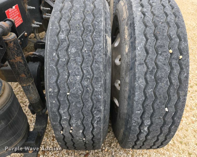 image for item EJ7481 2017 Volvo VNL semi truck