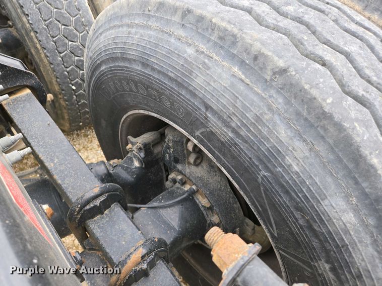 image for item EJ7481 2017 Volvo VNL semi truck