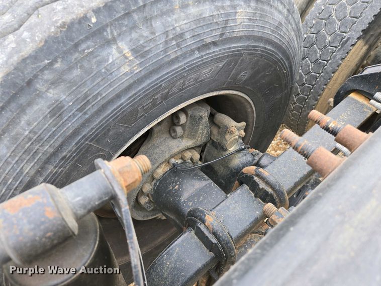 image for item EJ7481 2017 Volvo VNL semi truck