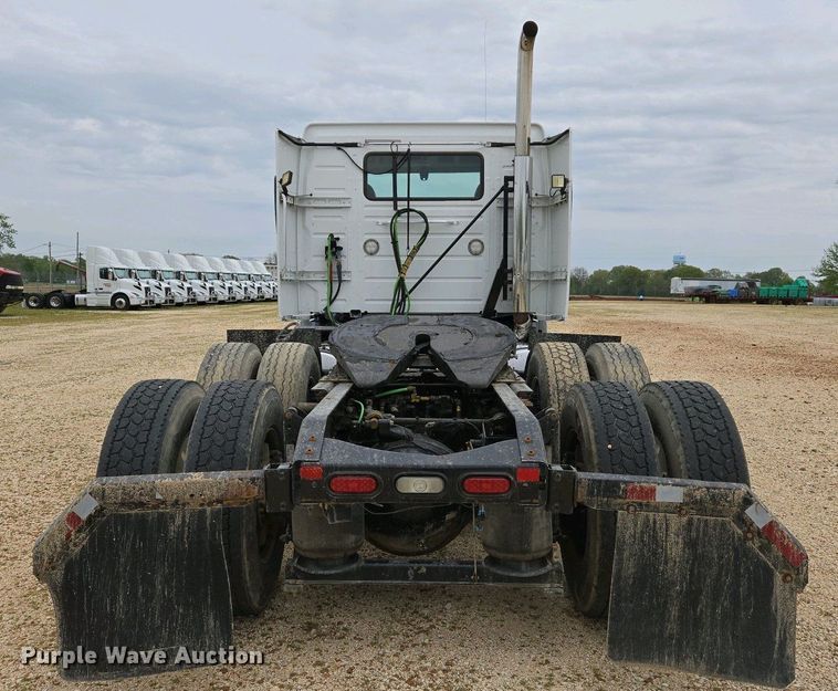 image for item EJ7482 2018 Volvo VNL semi truck