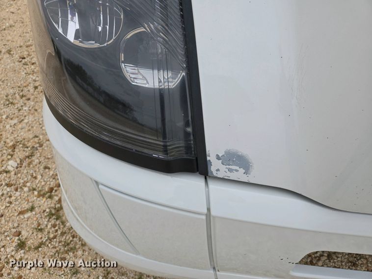 image for item EJ7482 2018 Volvo VNL semi truck