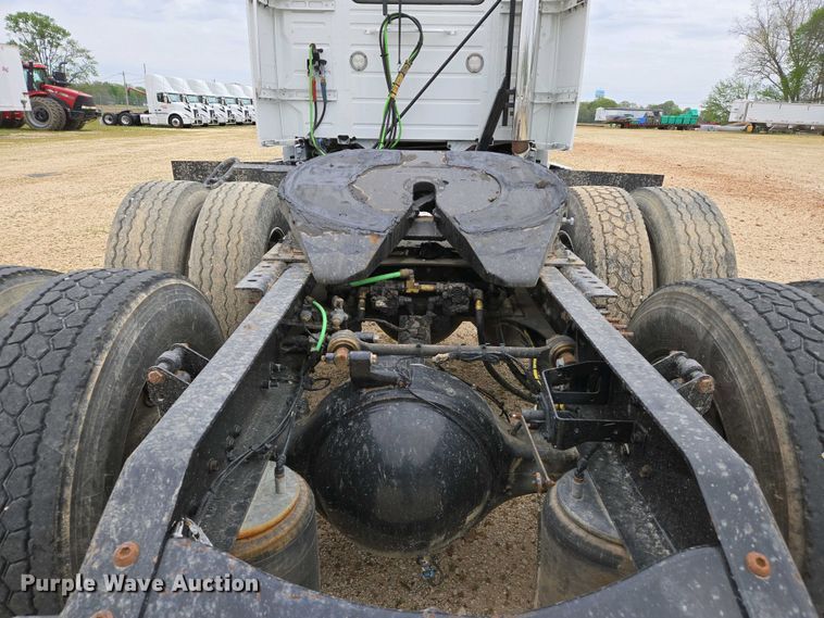 image for item EJ7482 2018 Volvo VNL semi truck