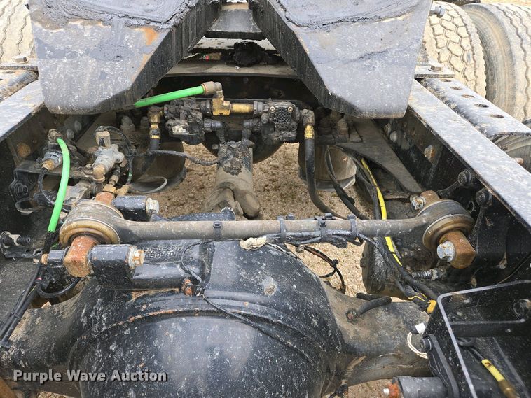 image for item EJ7482 2018 Volvo VNL semi truck