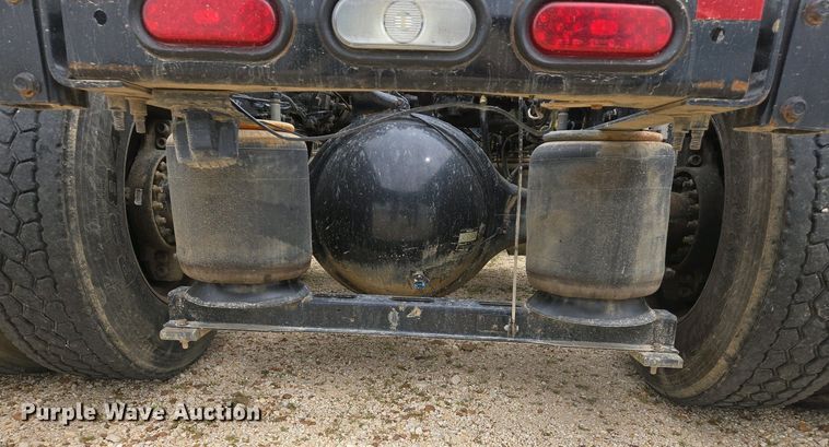 image for item EJ7482 2018 Volvo VNL semi truck