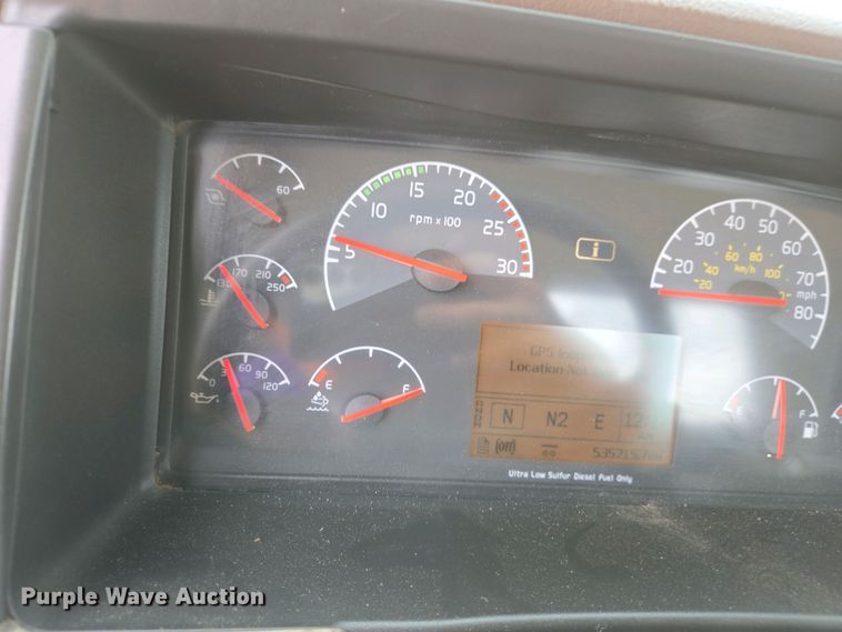 image for item EJ7482 2018 Volvo VNL semi truck