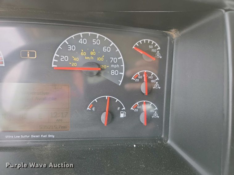 image for item EJ7482 2018 Volvo VNL semi truck