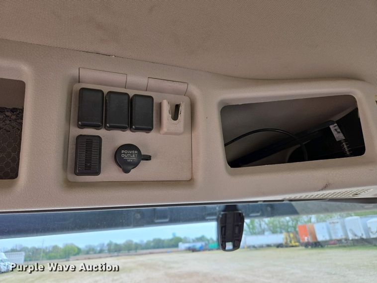 image for item EJ7482 2018 Volvo VNL semi truck