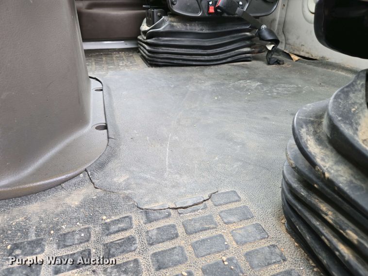 image for item EJ7482 2018 Volvo VNL semi truck