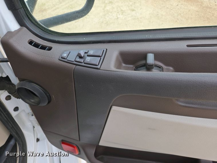 image for item EJ7482 2018 Volvo VNL semi truck