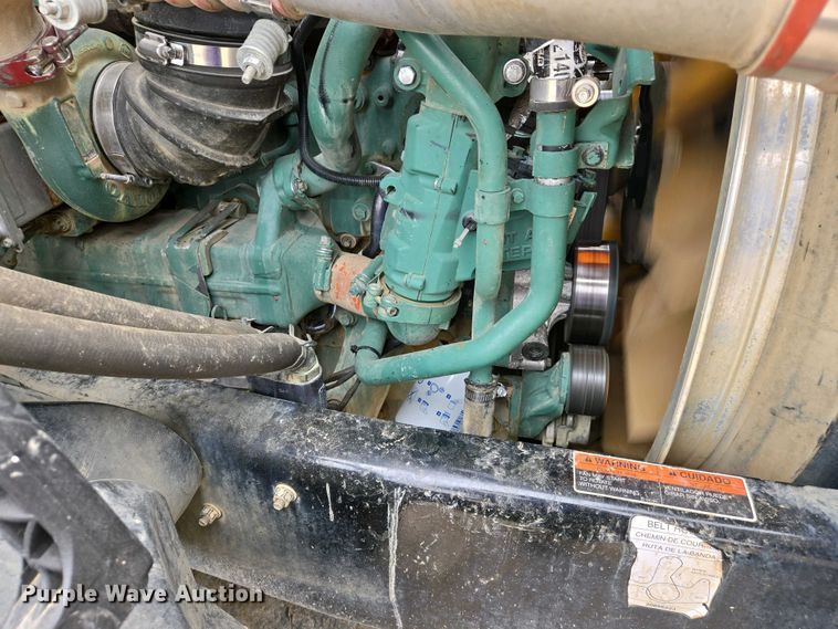 image for item EJ7482 2018 Volvo VNL semi truck