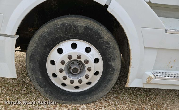 image for item EJ7482 2018 Volvo VNL semi truck