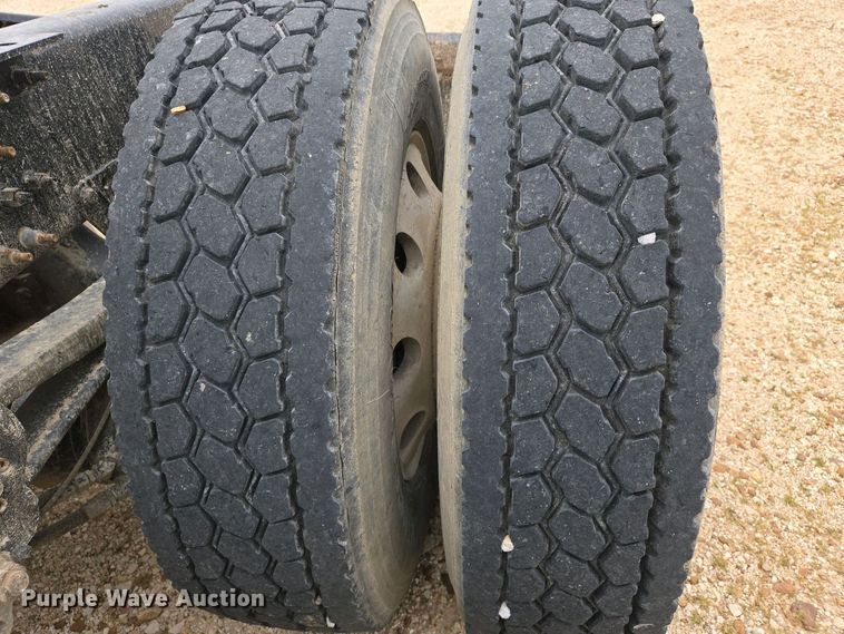 image for item EJ7482 2018 Volvo VNL semi truck