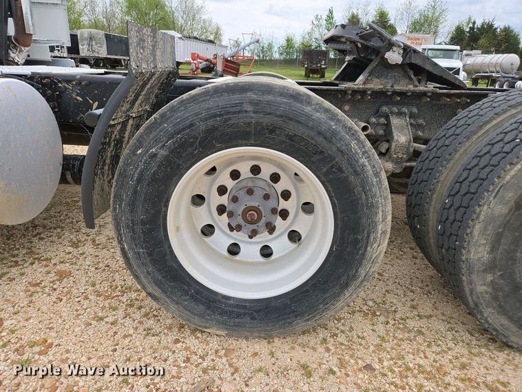 image for item EJ7482 2018 Volvo VNL semi truck