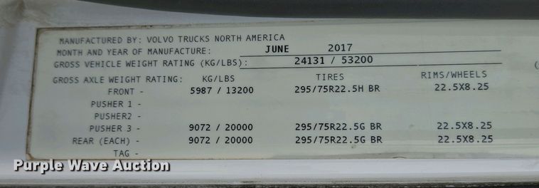 image for item EJ7482 2018 Volvo VNL semi truck