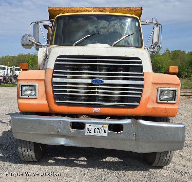 image for item EJ7514 1993 Ford LNT8000 dump truck