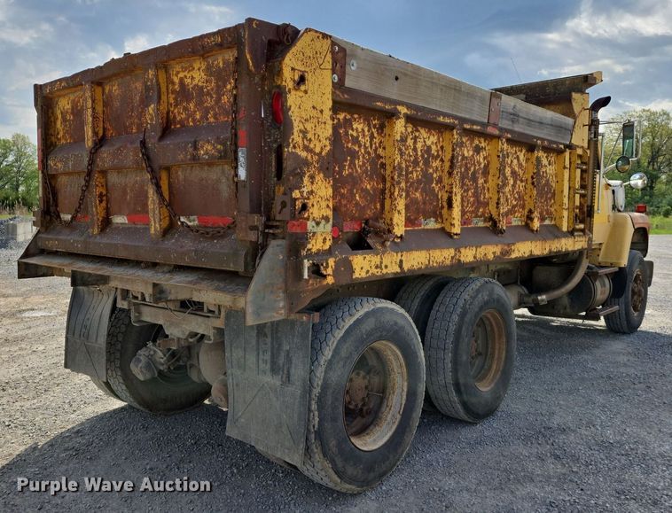image for item EJ7514 1993 Ford LNT8000 dump truck