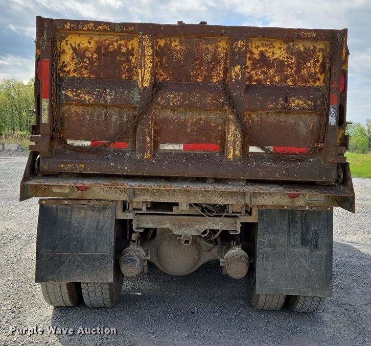 image for item EJ7514 1993 Ford LNT8000 dump truck