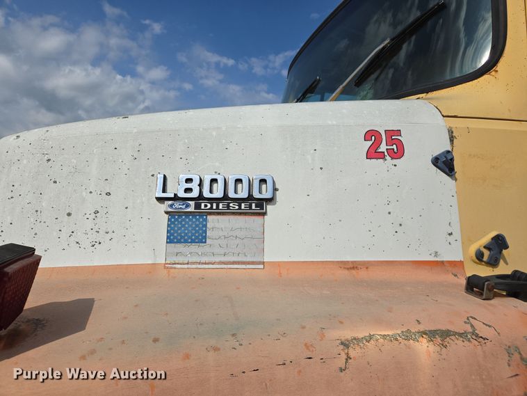 image for item EJ7514 1993 Ford LNT8000 dump truck
