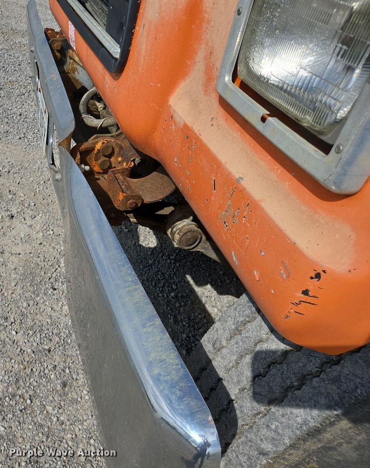 image for item EJ7514 1993 Ford LNT8000 dump truck