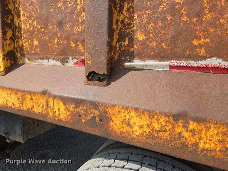 image for item EJ7514 1993 Ford LNT8000 dump truck