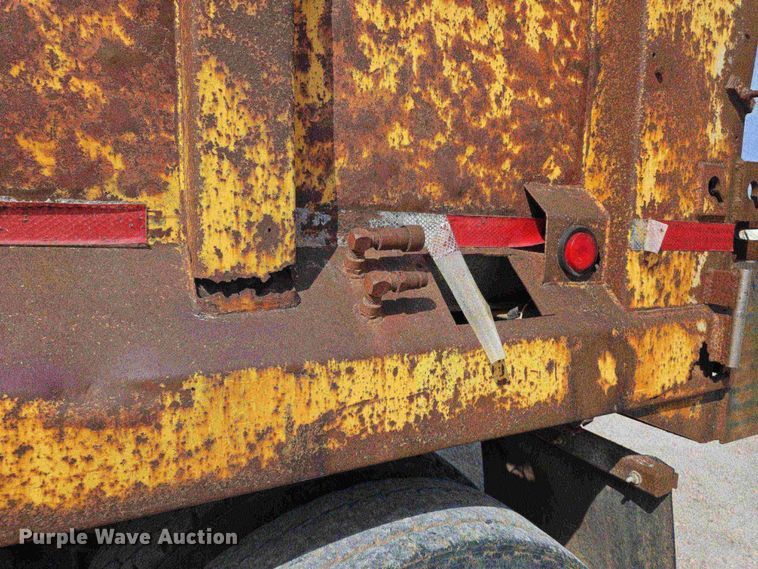 image for item EJ7514 1993 Ford LNT8000 dump truck