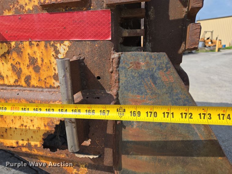 image for item EJ7514 1993 Ford LNT8000 dump truck