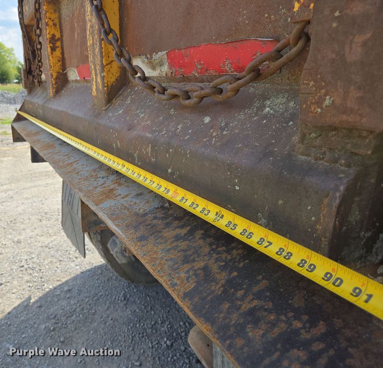 image for item EJ7514 1993 Ford LNT8000 dump truck