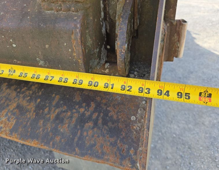 image for item EJ7514 1993 Ford LNT8000 dump truck