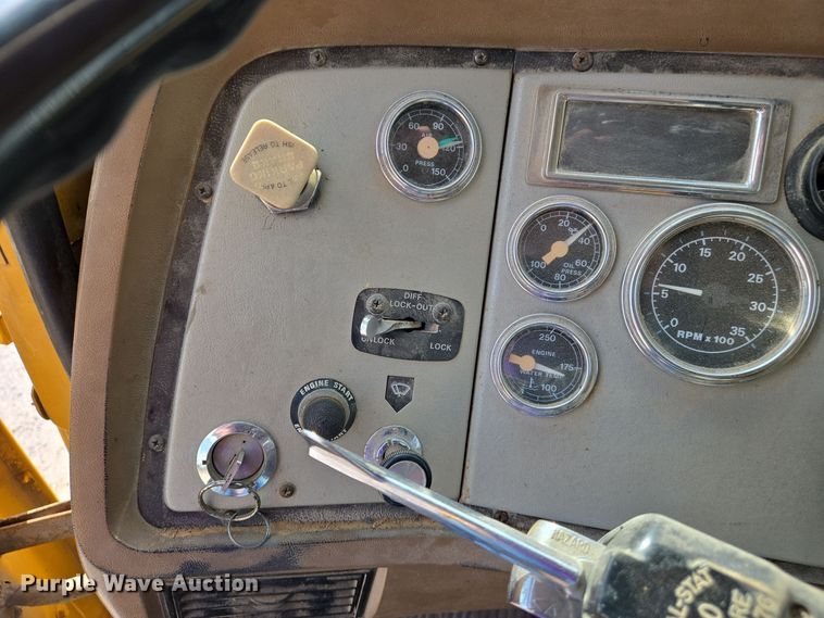 image for item EJ7514 1993 Ford LNT8000 dump truck