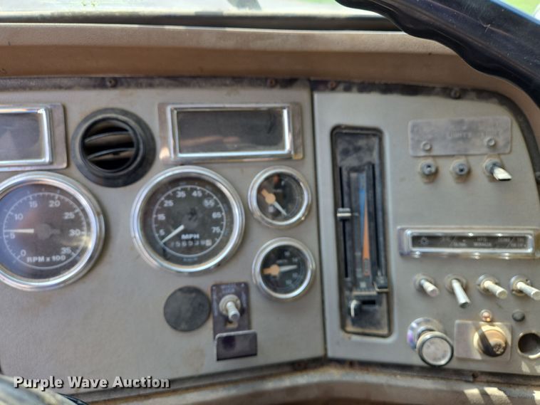 image for item EJ7514 1993 Ford LNT8000 dump truck