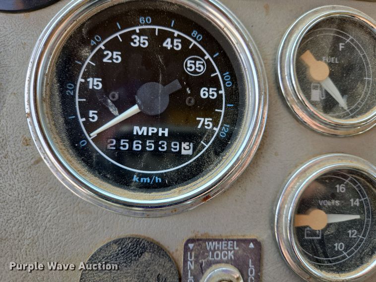 image for item EJ7514 1993 Ford LNT8000 dump truck