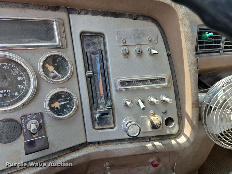 image for item EJ7514 1993 Ford LNT8000 dump truck