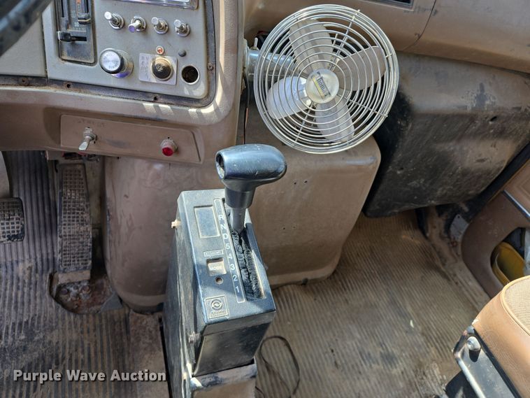 image for item EJ7514 1993 Ford LNT8000 dump truck