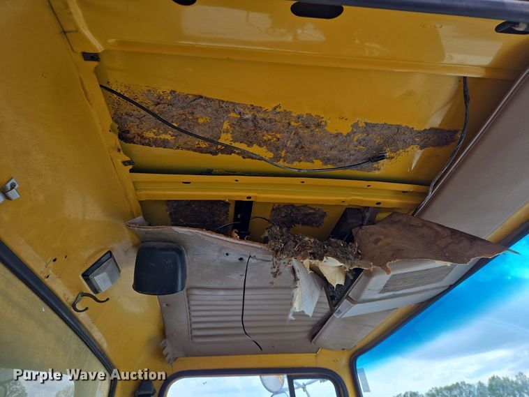 image for item EJ7514 1993 Ford LNT8000 dump truck