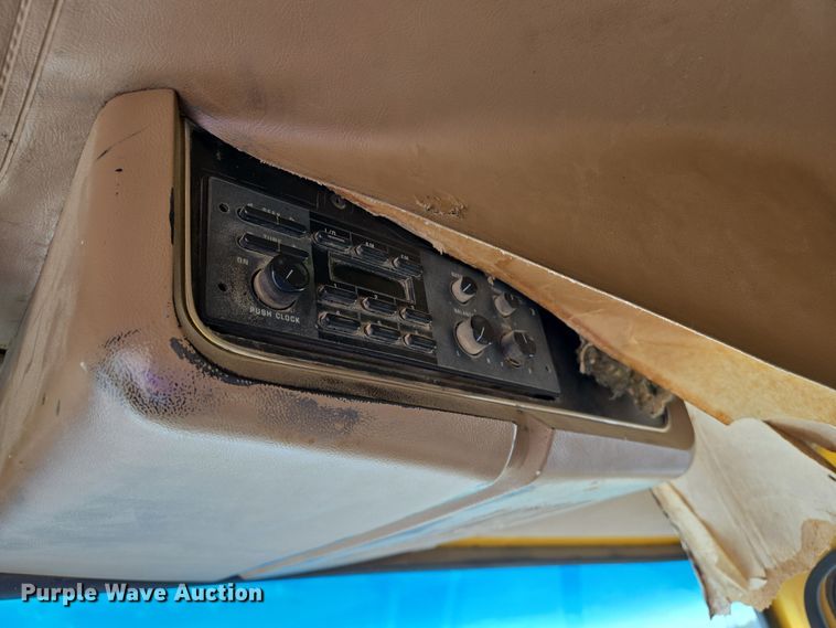 image for item EJ7514 1993 Ford LNT8000 dump truck