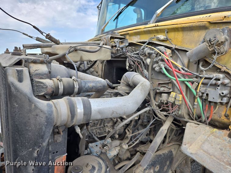 image for item EJ7514 1993 Ford LNT8000 dump truck