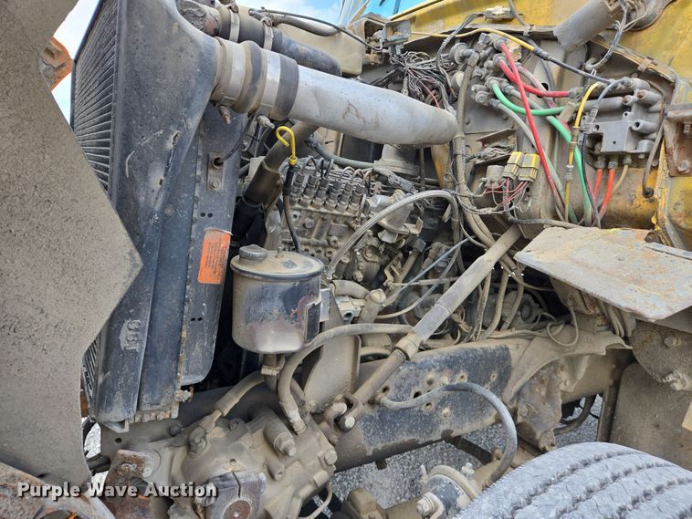 image for item EJ7514 1993 Ford LNT8000 dump truck