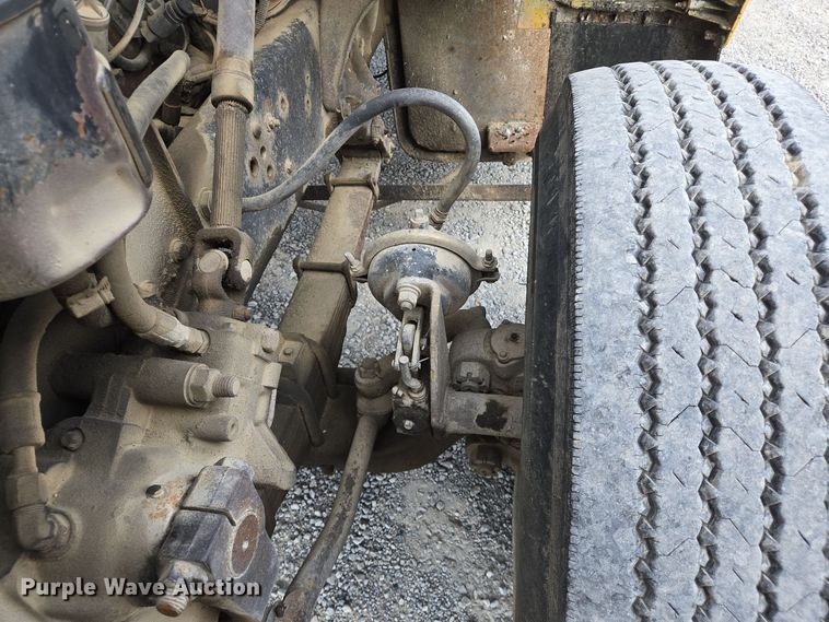 image for item EJ7514 1993 Ford LNT8000 dump truck