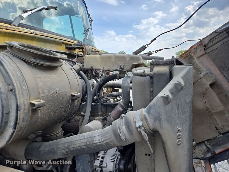 image for item EJ7514 1993 Ford LNT8000 dump truck