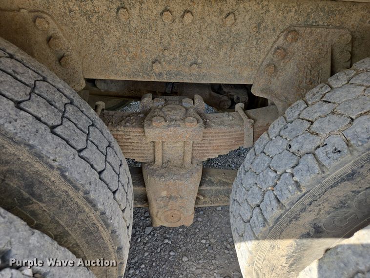 image for item EJ7514 1993 Ford LNT8000 dump truck