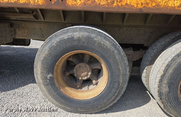 image for item EJ7514 1993 Ford LNT8000 dump truck